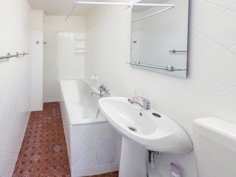 Dristor Apartament 2 camere  Mobilat  Spatios  Gata de mutat.